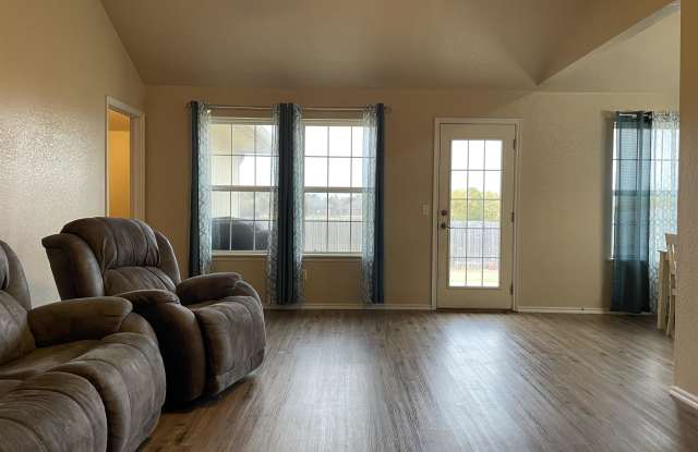 2513 Queenston Avenue