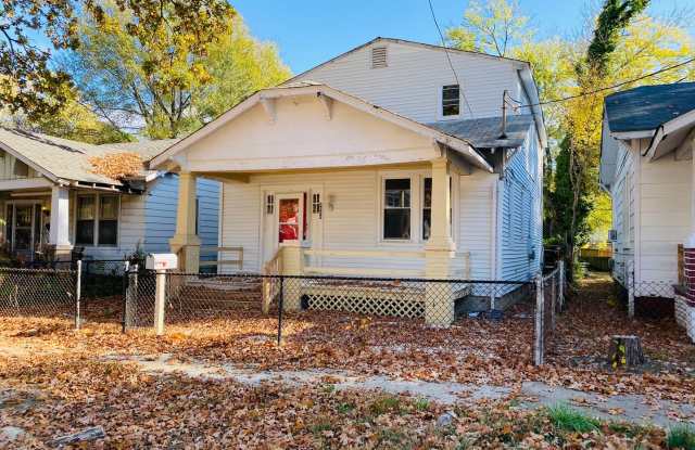 Very Spacious 5bdrm/2bth Bungalow Located in South Richmond w/Privacy Fenced Back Yard!!