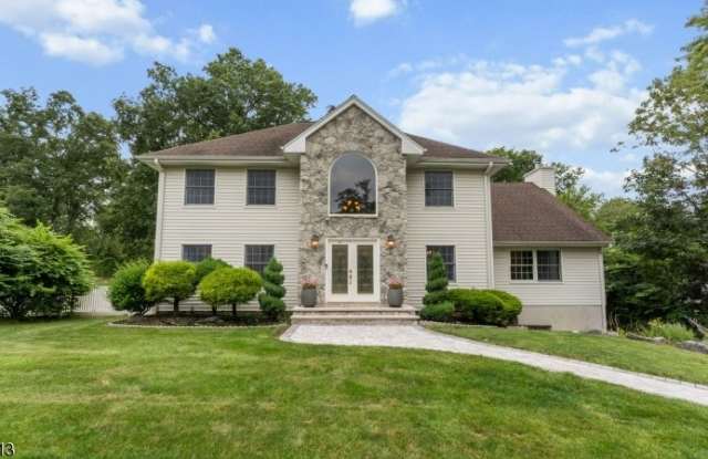 20 Lakeview Ave - 20 Lakeview Avenue, Watchung, NJ 07069