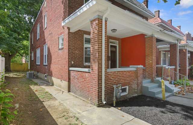 Charming 3 Bedroom 1.5 Bathroom Located in Uptown Harrisburg!
