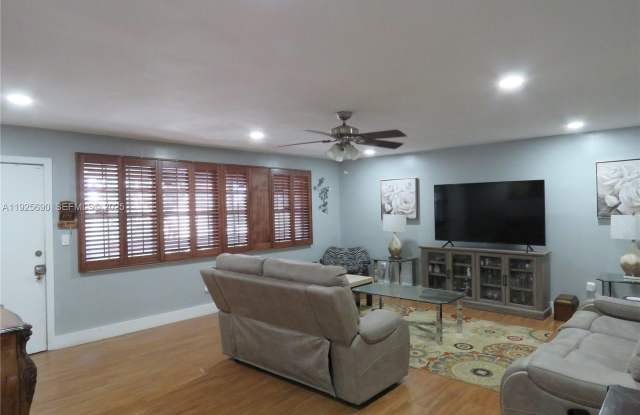 Photo of 11840 NE 19th Dr