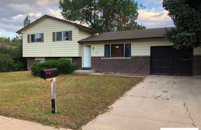 Sunny Split Level Home!