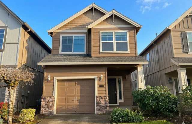 Gorgeous Single Family home in great condition with private patio - $500 Move in incentive