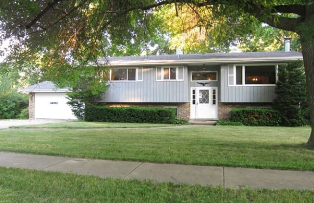 105 West Monterey Avenue - 105 West Monterey Avenue, Schaumburg, IL 60193