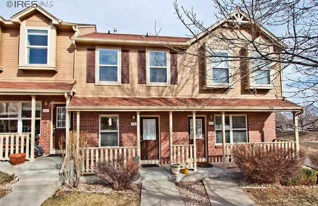 Two Bedroom Townhome Available For Rent in Hunter's Ridge in Louisville
