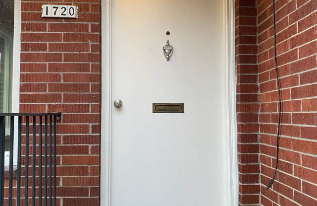 Photo of 1718 E 10th St