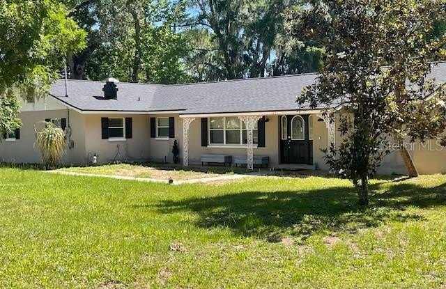 1231 SE 40TH Court