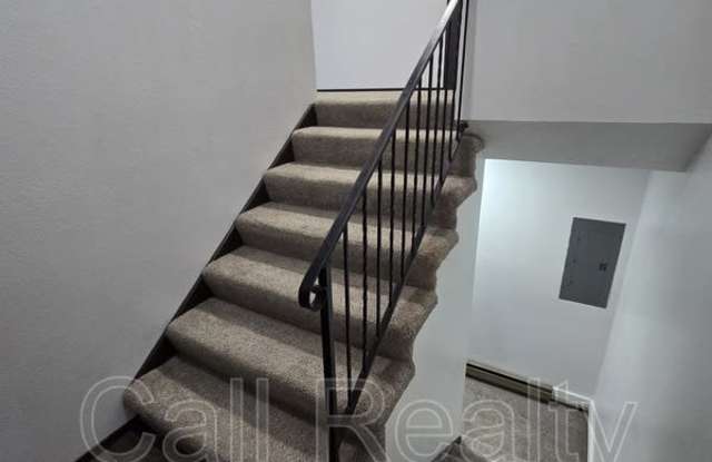 3324 S Raymond Circle