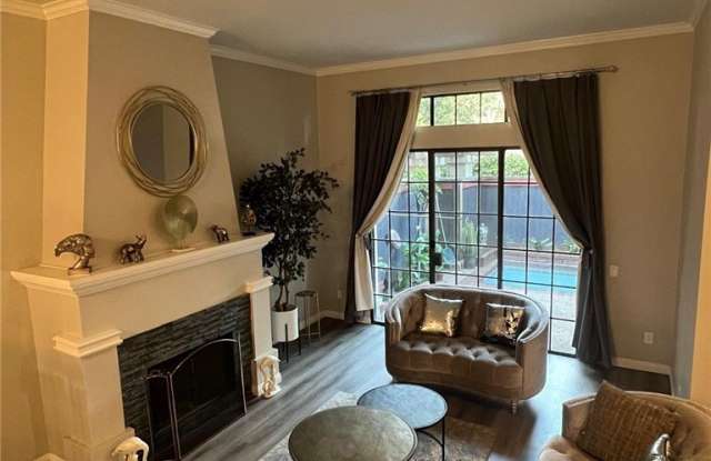 428 W Huntington Drive