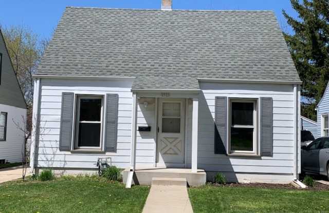Photo of West Allis 3 bedroom 1 bath 2.5 car garage