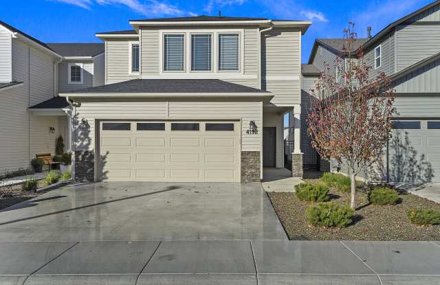 4192 East Esperanto Street