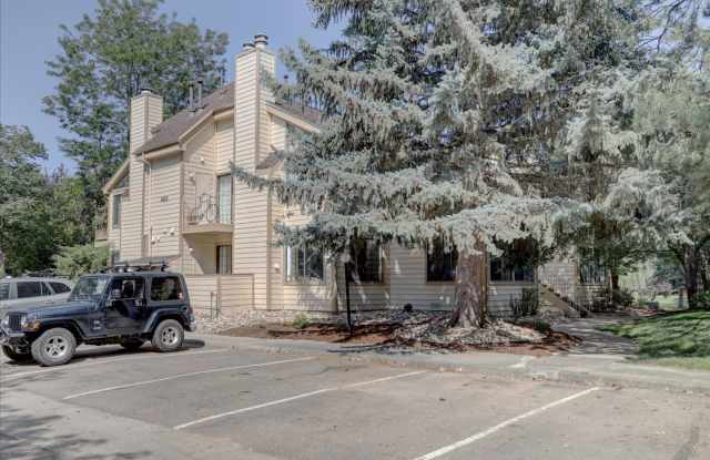 Updated 1st Floor End Unit 2bed/2bath in Powderhorn!