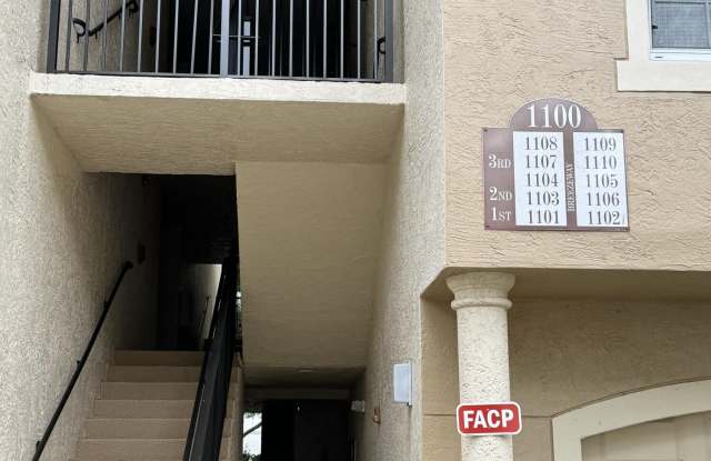1100 Crestwood Court S