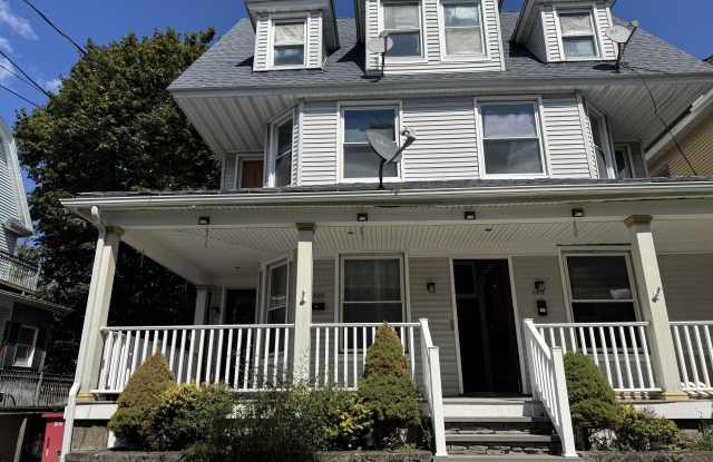 Photo of 1511 E Gibson Street unit: 3