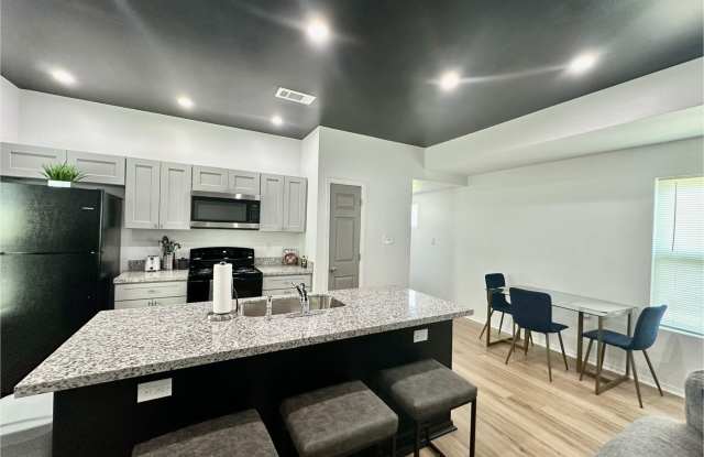 Photo of 1127 S Dupre