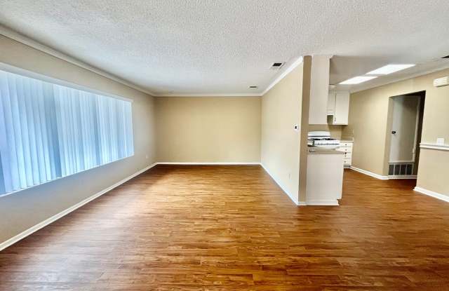 2759 College Blvd- 1/2 OFF 1ST MONTH! Extra Parking, Sun Room, Garage, Fireplace