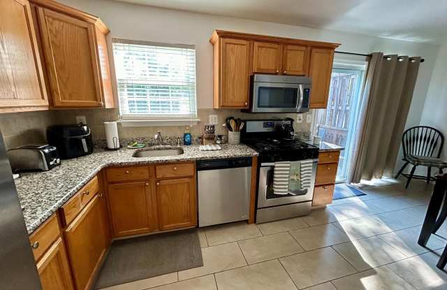 Photo of 926 WOODLAWN Avenue