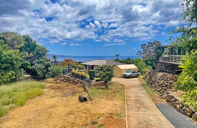 Maui Meadows - 2 Bed 1 Bath Unfurnished Cottage with Panoramic Ocean Views