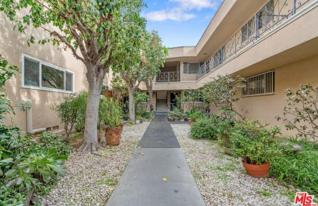 2030 N Vermont Ave unit: 6