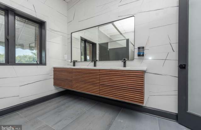 8330 PULASKI Highway unit: Suite R