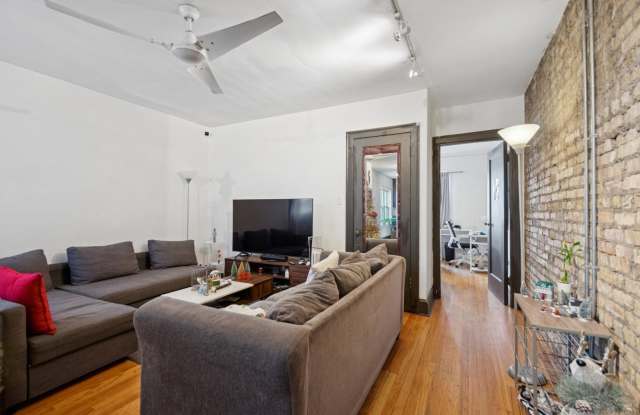 6238 N Broadway Street