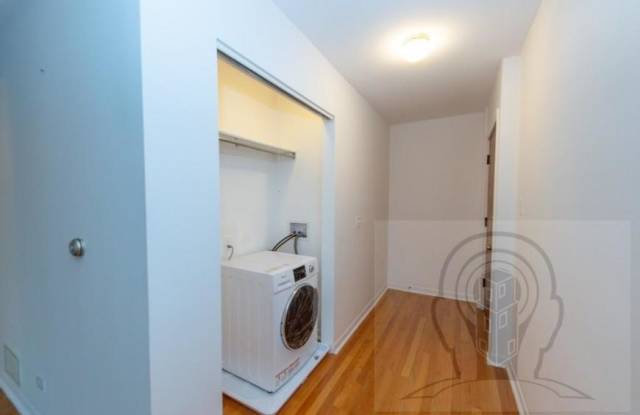 5222 West Belmont Avenue