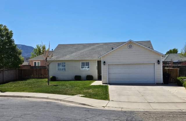 Photo of 3 bed 2 bath single level Home, Pet friendly