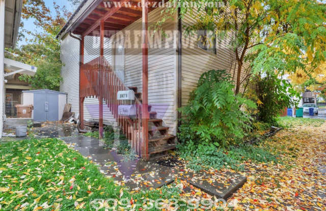 947 E Augusta Ave