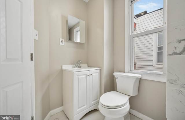 1703 N LAMBERT Street