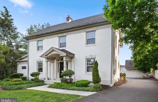 Photo of 184 W MAIN Street unit: Building 100