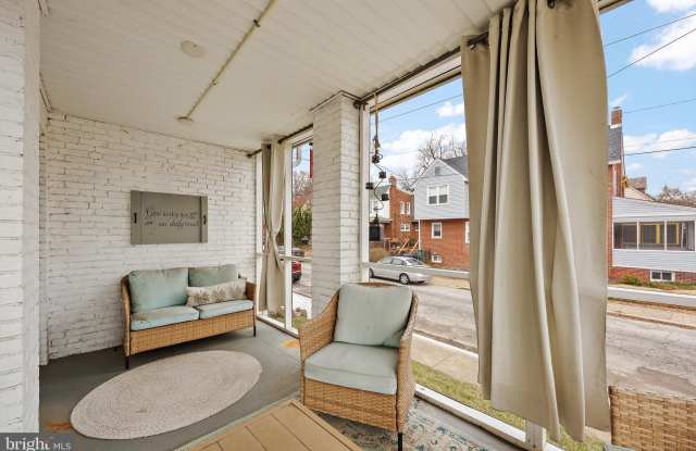 2923 N VAN BUREN Street