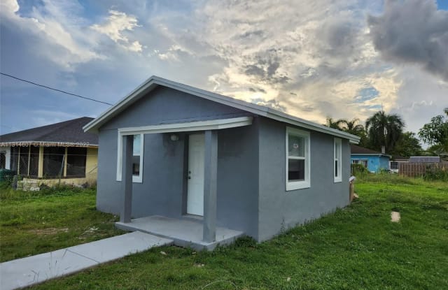 1279 NW 9th Ave - 1279 Northwest 9th Avenue, Florida City, FL 33034