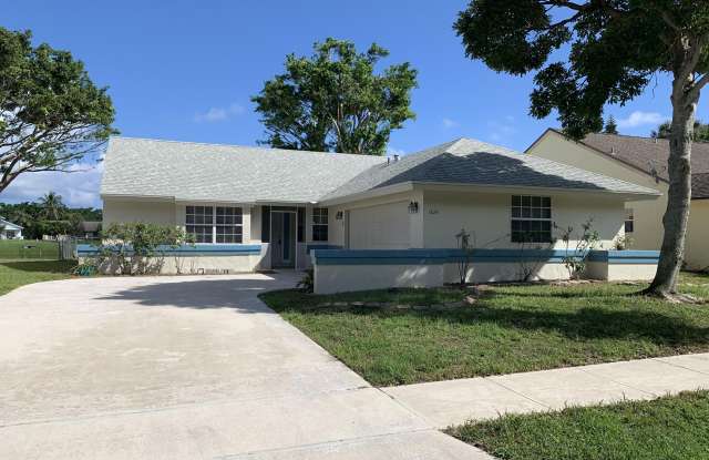 1824 Edgewater Drive