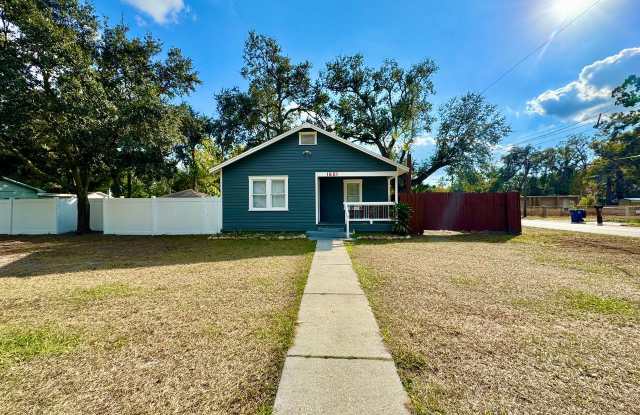 Photo of 1601 E Maple Ave