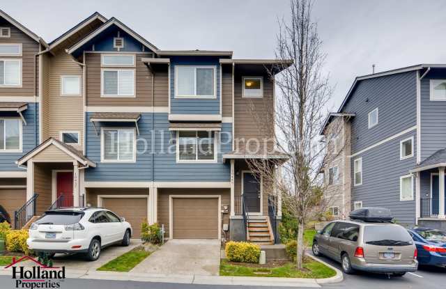Photo of Stunning 3 Bedroom 2.5 bath Townhome in Hillsboro!