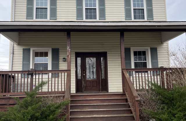 2711 Gray Manor Ct