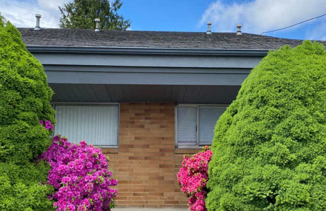 Photo of Cozy 1 Bed 1 Bath Downtown Renton !