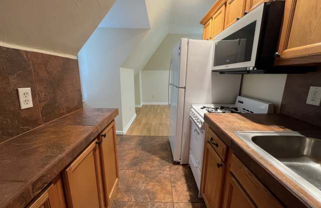 614 Mellon St, #3