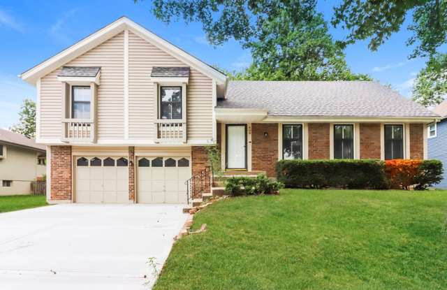 Coming soon! Gorgeous Split Level In Lee's Summit MO