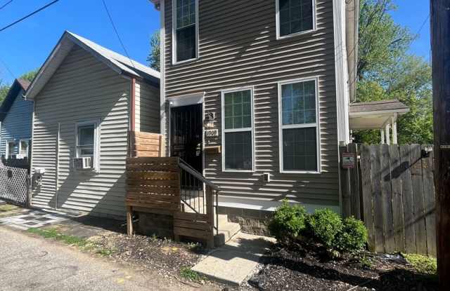 Photo of Gorgeous Fully Renovated 4 br/2 bath!
