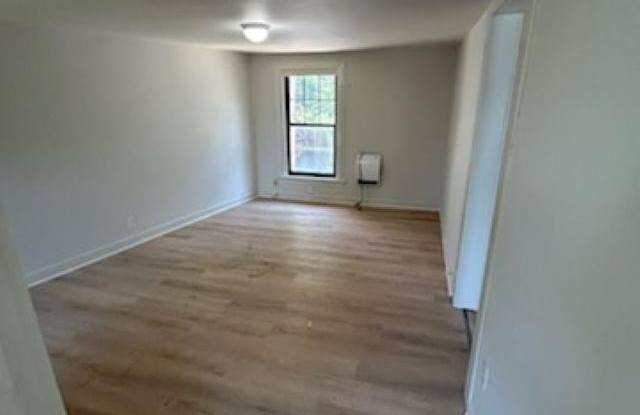 1008 Kavanaugh Boulevard