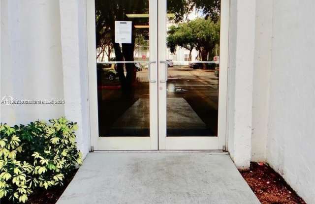 498 NW 165th Street Rd