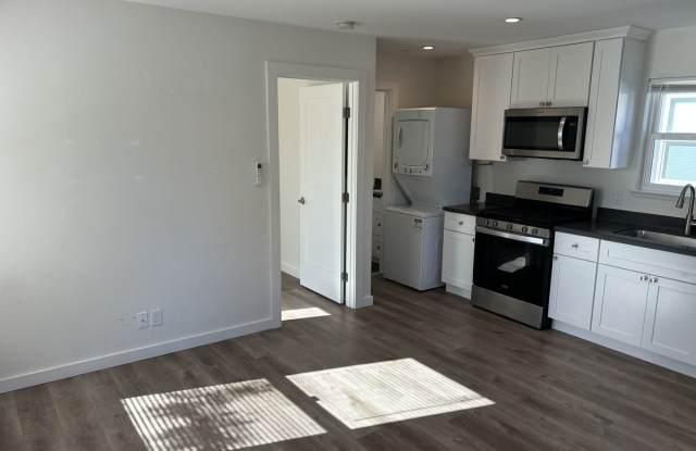 Super Cute 1 Bedroom, 1 Bath West Petaluma Unit
