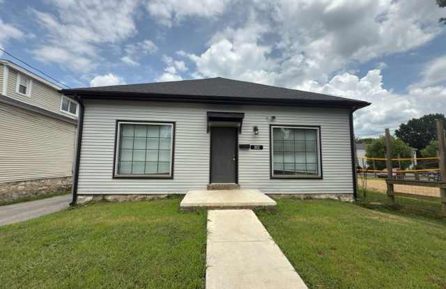 Photo of Four bedroom, two bathroom home near downtown Bowling Green and WKU