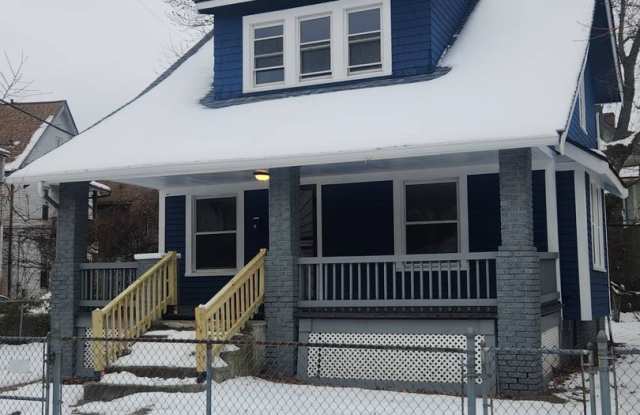 Charming 3-Bedroom Property in Prime Location