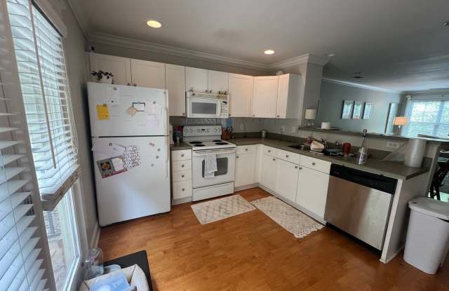 2 bedroom Townhome at the Woodlands!