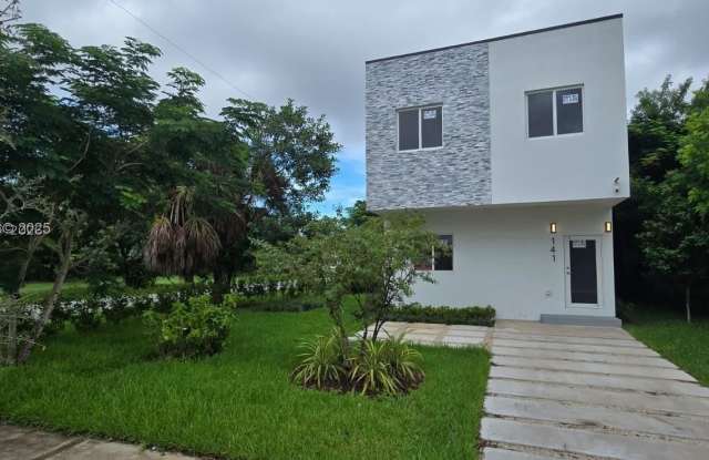 141 NW 11th St