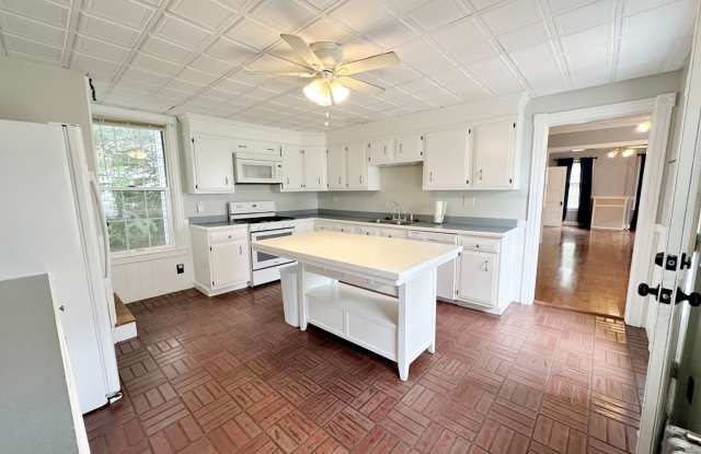 Beautiful 3 BR 1.5 BA Leominster SFH