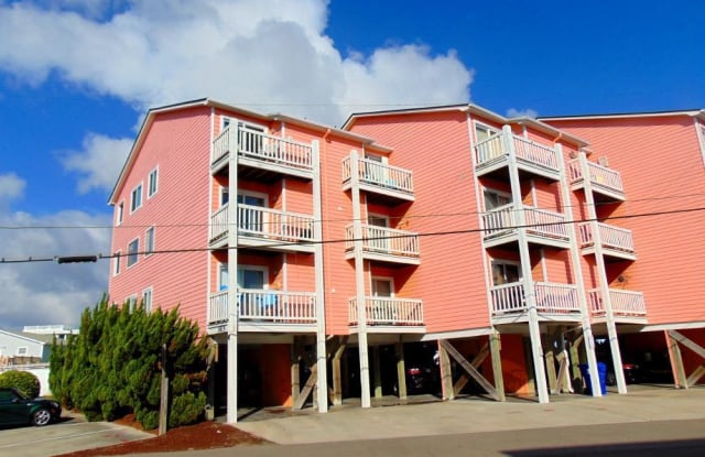 1615 Carolina Beach Avenue N - 1615 Carolina Beach Avenue North, Carolina Beach, NC 28428