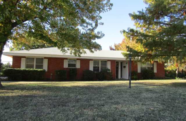 PET FRIENDLY WITH OWNER APPROVAL!!! - 2724 Northwest 34th Street, Lawton, OK 73505